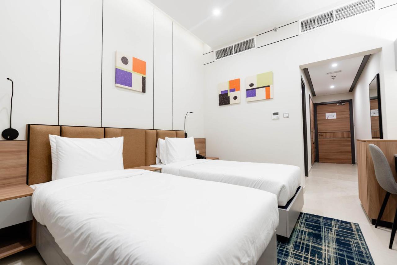 Resivation Hotel Dubai Bagian luar foto