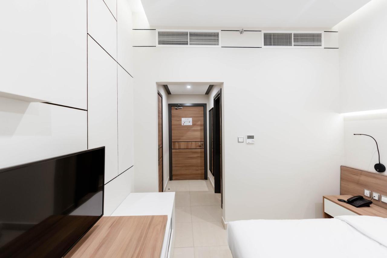 Resivation Hotel Dubai Bagian luar foto