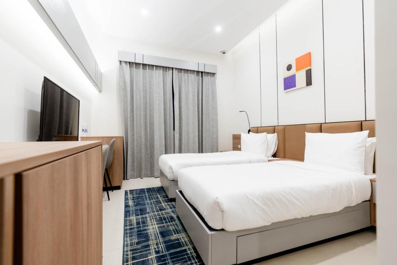 Resivation Hotel Dubai Bagian luar foto