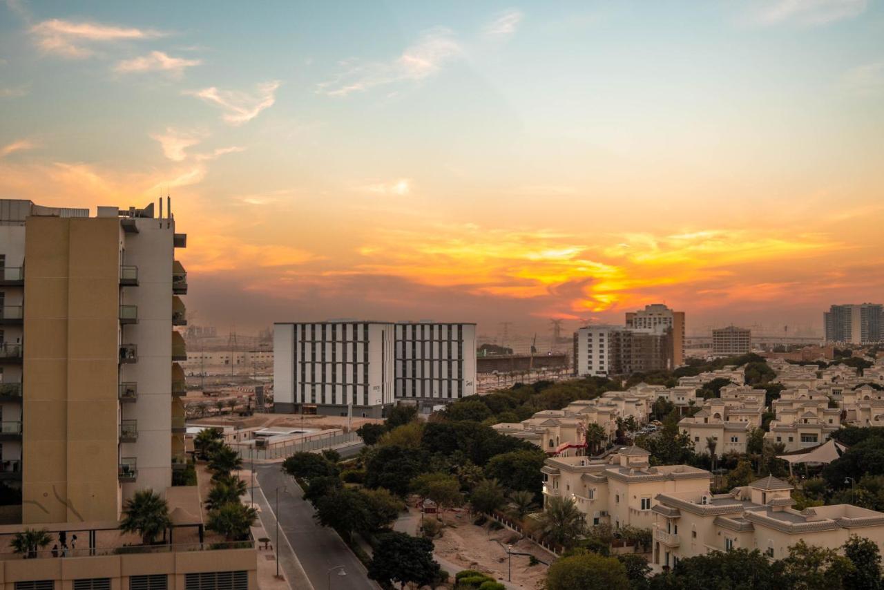 Resivation Hotel Dubai Bagian luar foto