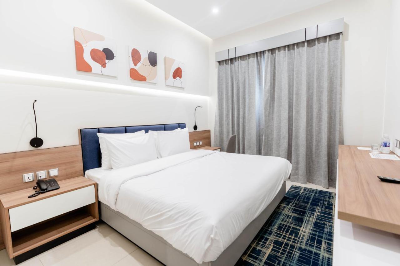 Resivation Hotel Dubai Bagian luar foto