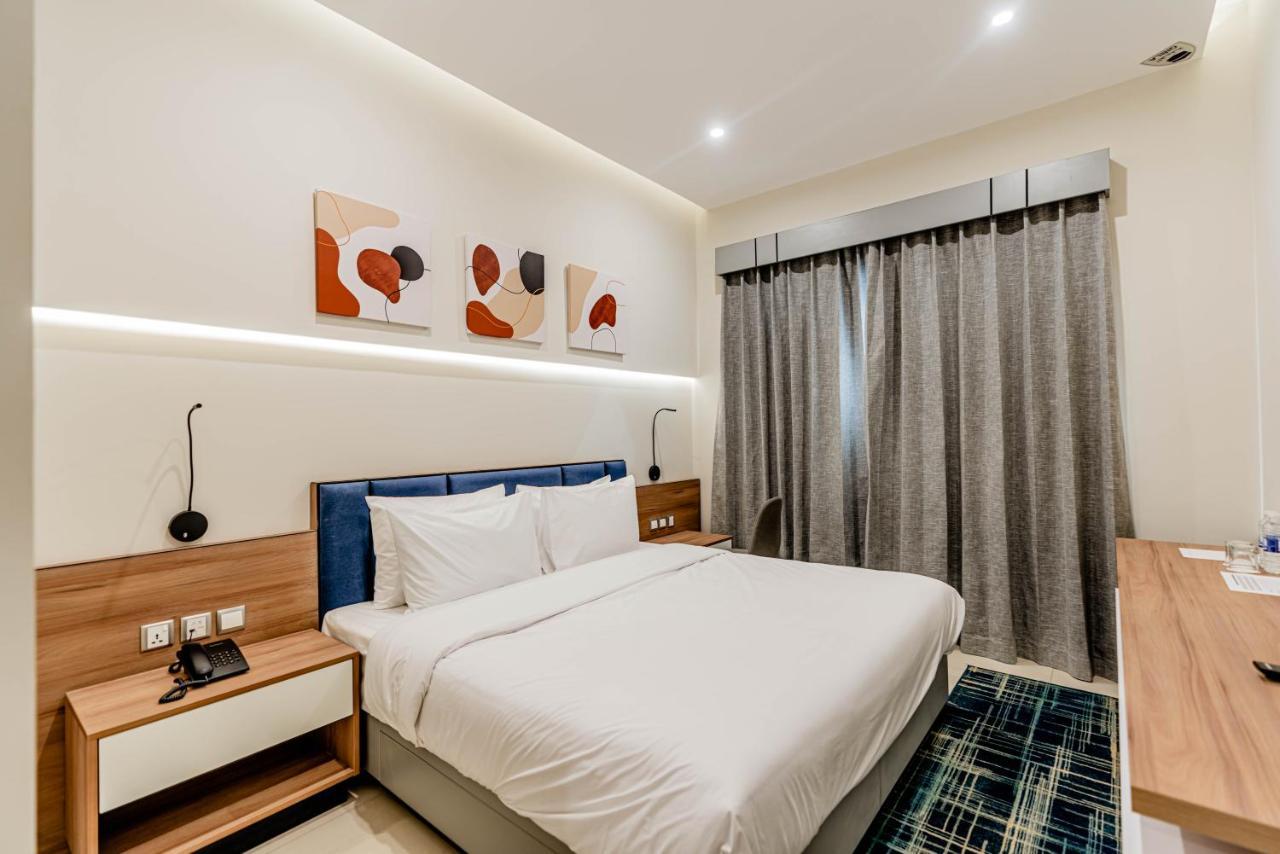 Resivation Hotel Dubai Bagian luar foto
