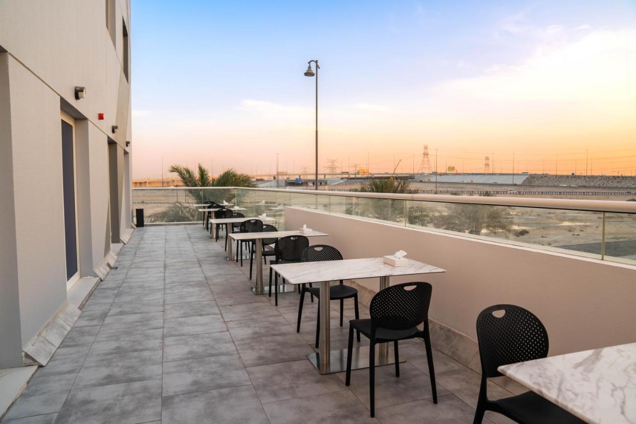 Resivation Hotel Dubai Bagian luar foto