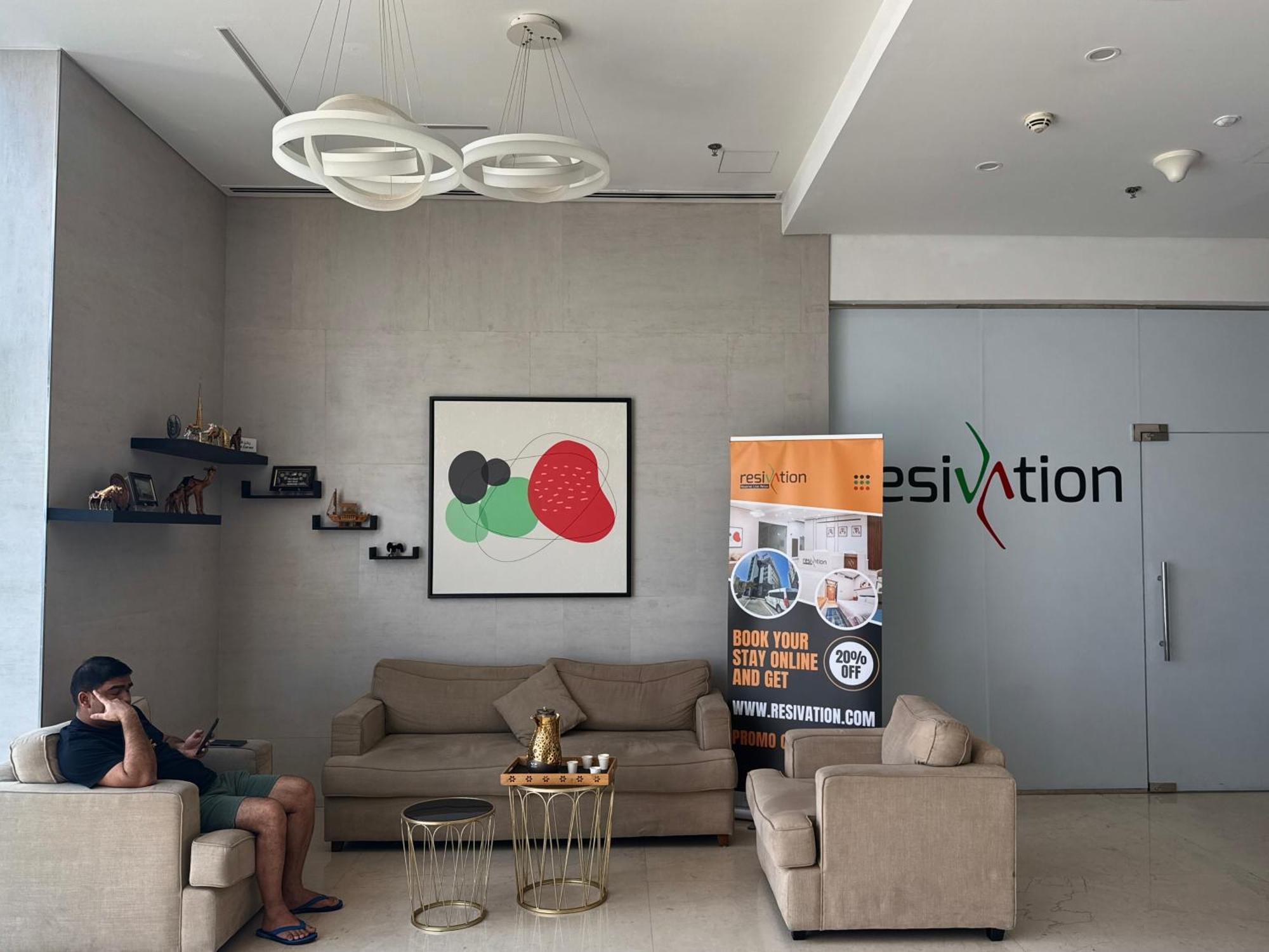 Resivation Hotel Dubai Bagian luar foto